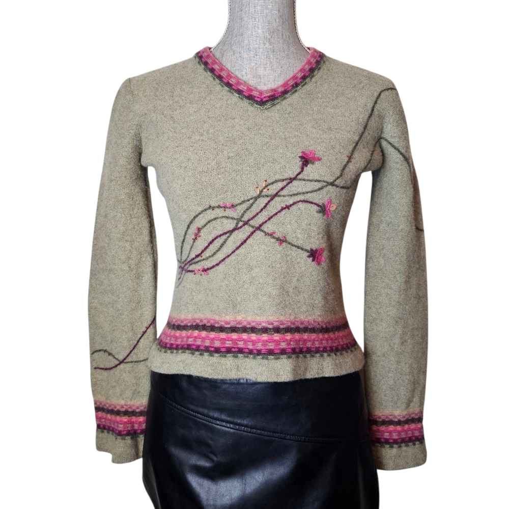 Vintage Embroidered 100% Wool Sweater - Women's Size S - Cropped Cottagecore Y2K
